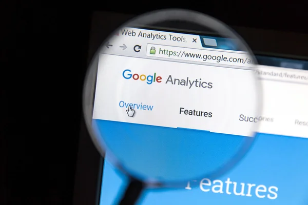 Internetowej Google Analytics pod lupą — Zdjęcie stockowe