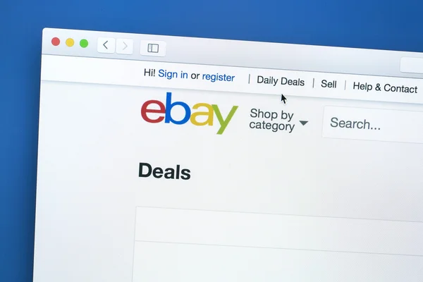 EBay сайт на екрані комп'ютера — стокове фото