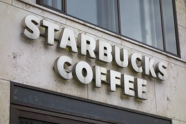 Berlin Almanya Aralık 2017 Starbucks Kahve Tabelası Starbucks Seattle Kurulan — Stok fotoğraf