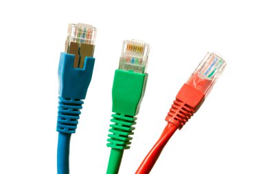 Ethernet ağ kabloları beyaza izole edildi