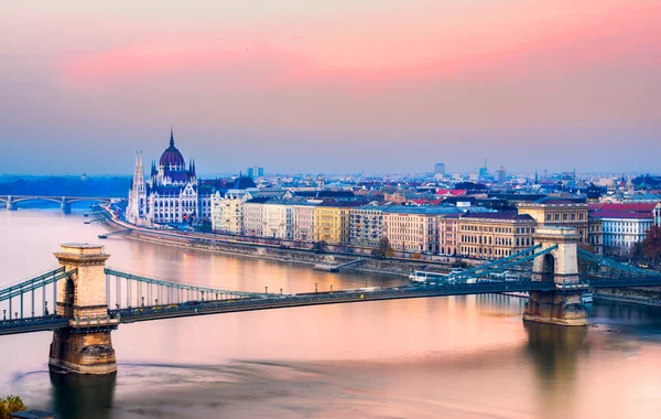 Budapest bij zonsondergang, Hongarije — Stockfoto