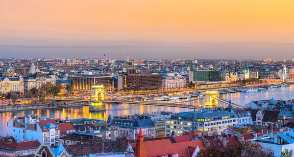 Budapeste, Chain Bridge, Hungria — Fotografia de Stock