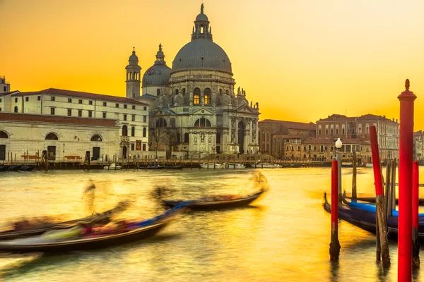 Grand canal and Basilica Santa Maria della Salute, Venetië, Italië — Stockfoto