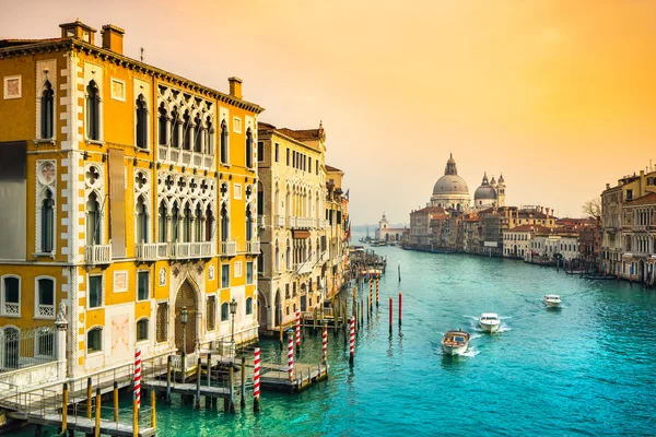 Büyük Kanal ve Bazilika Santa Maria della Salute, Venedik, İtalya — Stok fotoğraf