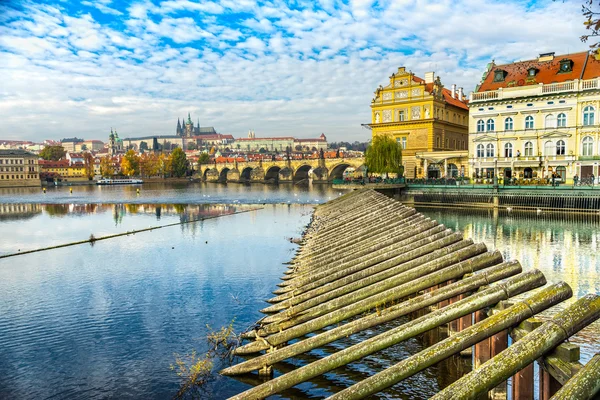 Praha, Karlův most a malá Strana. — Stock fotografie