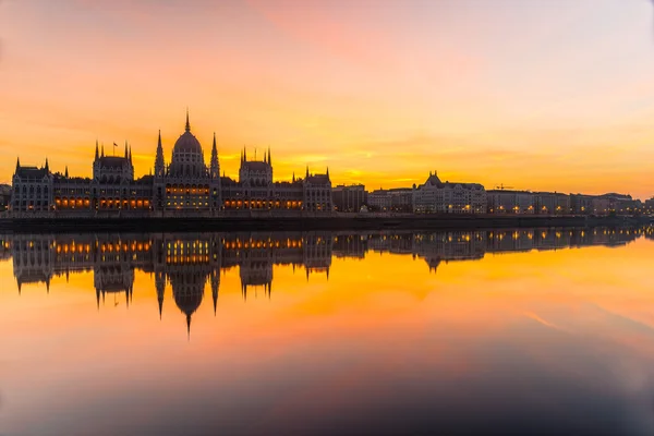 Parlement de Budapest au lever du soleil, Hongrie — Photo