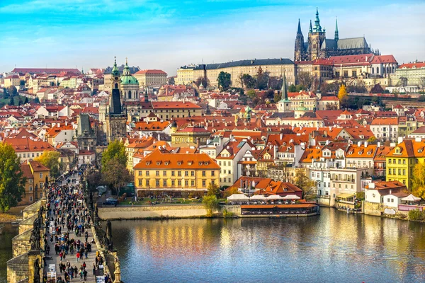 Prag, Karlsbrücke und mala strana. — Stockfoto