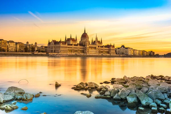 Budapest Parlament napnyugtakor, Magyarország — Stock Fotó