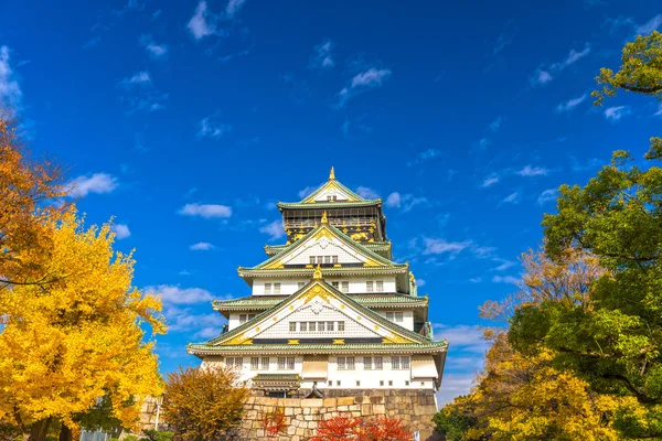 Замок Осака в Осаке, Япония . — стоковое фото