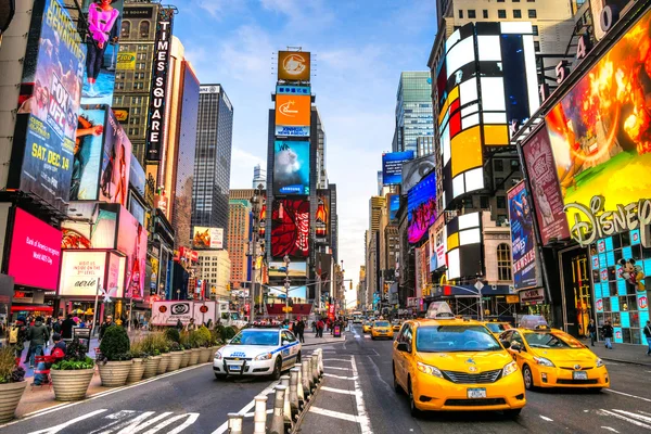 New York City-25. března: Times Square, vystupoval s Broadway Th — Stock fotografie