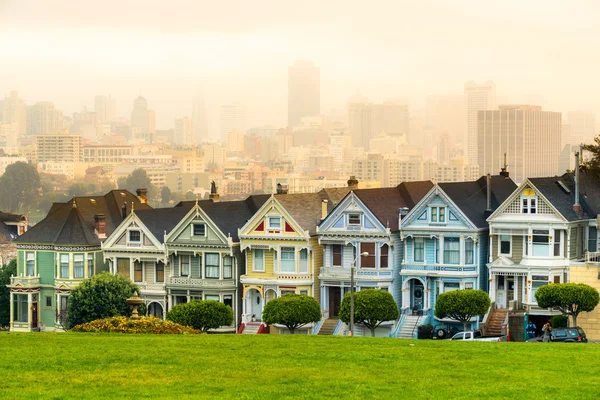 Dámské malované San Francisco, Kalifornie, USA. — Stock fotografie