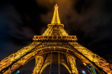 Paris - Aralık 05: 05 Aralık 2 Eyfel Kulesi ışıklandırma