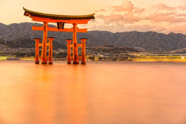 Miyajima Torii gate i Japan — Stockfoto