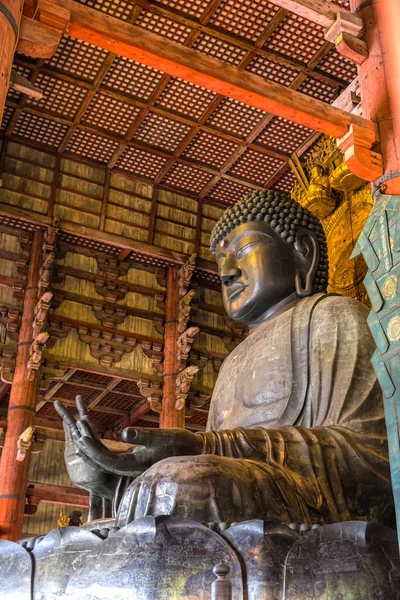 La estatua del Gran Buda en el templo de Todai-ji — Foto de Stock