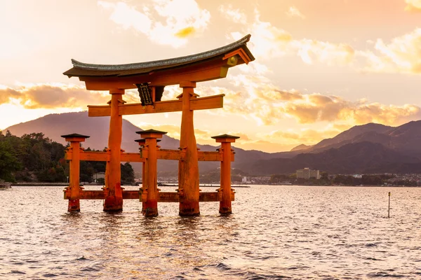 Miyajima Torii gate i Japan — Stockfoto