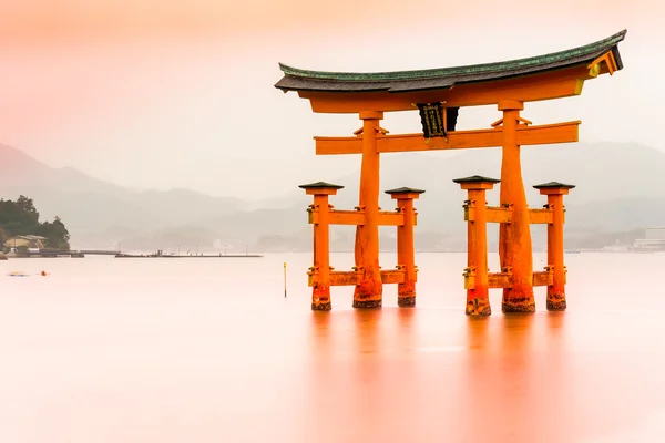 Miyajima Torii Gate, Japan. — Stockfoto