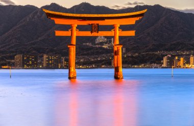 Miyajima yakın kapı, Japonya.