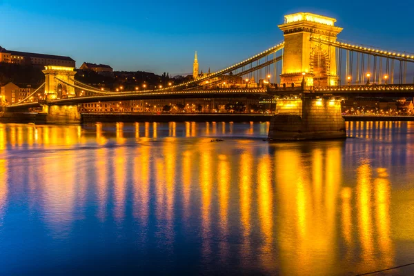 Budapeşte, Chain Bridge ve Mathias Katedrali, Macaristan
