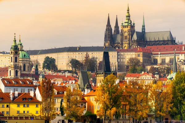 Praha, hrad a katedrála svatého Víta. — Stock fotografie