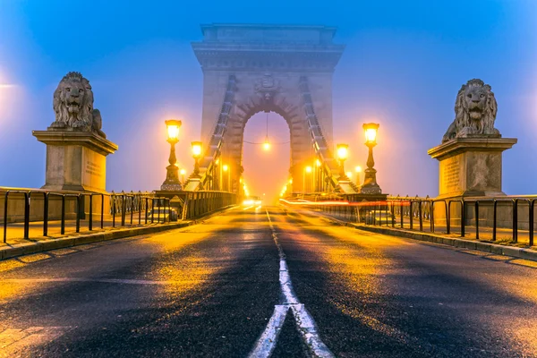 Prague, Charles Bridge and Mala Strana in a foggy day. — Stock Photo, Image