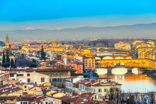 Sunset view of Ponte Vecchio, Флоренция
.