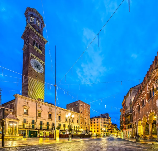Piazza delle erbe, verona, Italië — Stockfoto