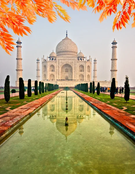 Taj mahal bij zonsopgang, agra, uttar pradesh, india. — Stockfoto