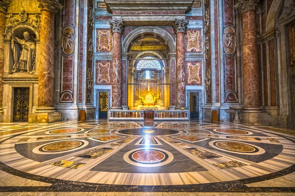 Saint Peter basilica, Rome, Italy. — Stock Photo, Image