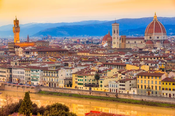 Florence v sunrise, Toskánsko, Itálie. — Stock fotografie