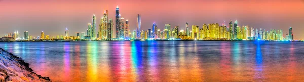 Dubai városára alkonyatkor — Stock Fotó