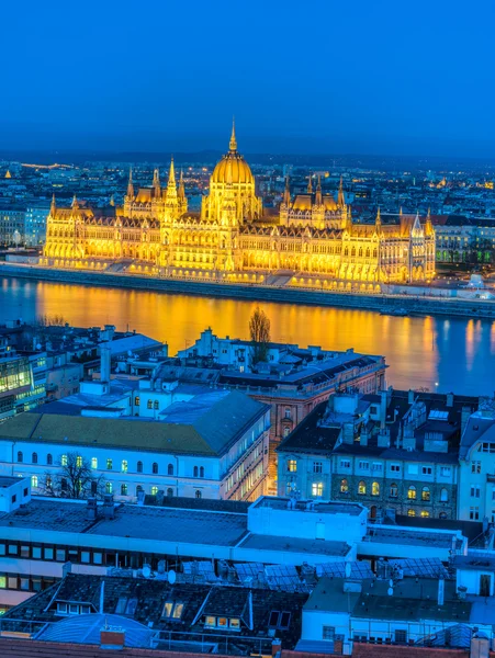 Будапештский парламент ночью Венгрия — стоковое фото