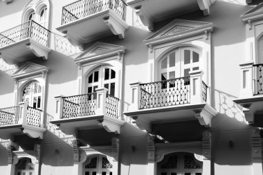 Eski balkon balkon bina Windows kapıları 