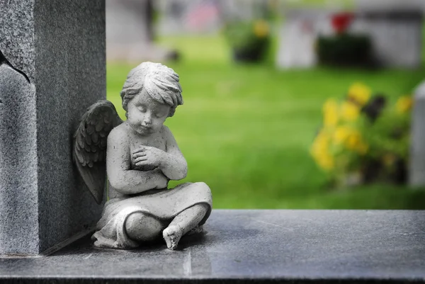 Estatua de Ángel de Querubín Alas Tallado Religioso Esperanza y Amor —  Fotos de Stock