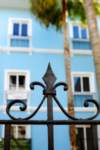 Iron Worked Fence Gate Blue Building Palm Trees Vacation — Stock Photo, Image