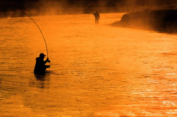 Pessoa Pesca Homem Silhueta Nascer do sol Rio Lago Névoa — Fotografia de Stock