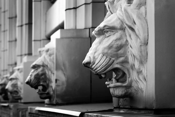 Ion head sculptures on building — Stock Photo, Image