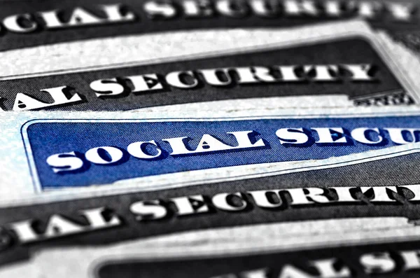 Детальна Інформація Про Декілька Карт Соціального Страхування Представляють Фінанси Пенсію — стокове фото