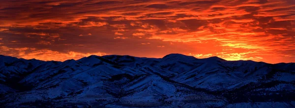 Wolken Himmel Wildnis Sonnenuntergang Oder Sonnenaufgang Berge — Stockfoto