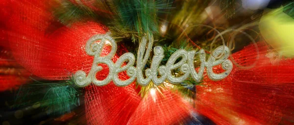 Decoraciones Árbol Navidad Con Word Believe — Foto de Stock