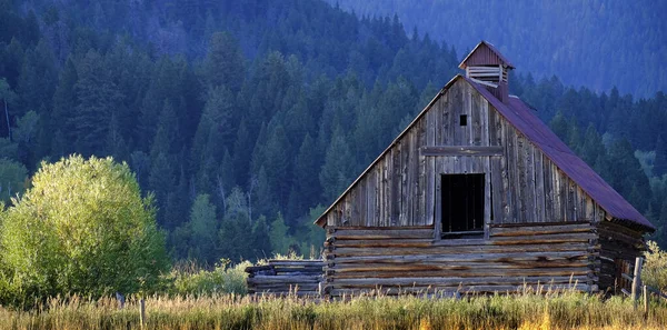 Mountain Wilderness Old Barn Vintage Building Weathered Abandoned — Stock Photo, Image