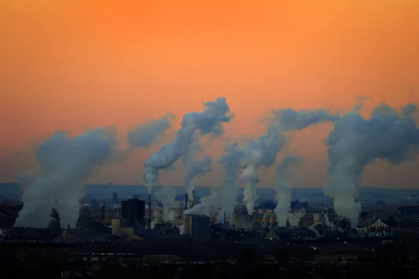 Fabrieksrook Stijgt Luchtvervuiling Bij Zonsopgang Bij Zonsondergang — Stockfoto