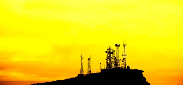 Радиовышки Вершине Горы Связи Телекоммуникаций — стоковое фото