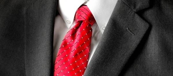 Κοστούμι Λευκό Πουκάμισο Και Κόκκινη Γραβάτα Για Επίσημη Ένδυση Μόδας — Φωτογραφία Αρχείου