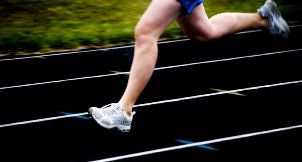 Corredor Correndo Uma Corrida Torno Uma Pista Com Linhas — Fotografia de Stock