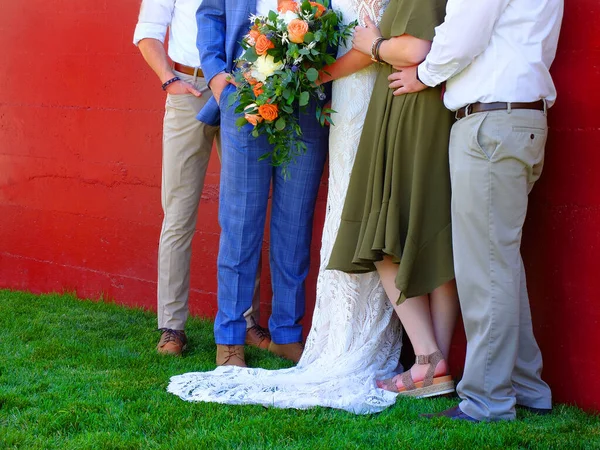 Wedding Couple Bride Groom Friends Line — Stock fotografie