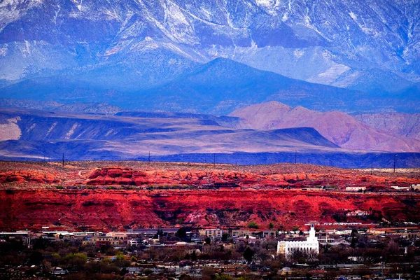 Pohled Údolí George Utah Mormon Lds Temple Červené Skály Zasněžené — Stock fotografie