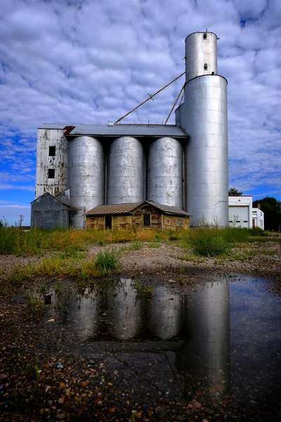 Vieux Grenier Abandonné Grands Silos Grains Zone Rurale Avec Ciel — Photo