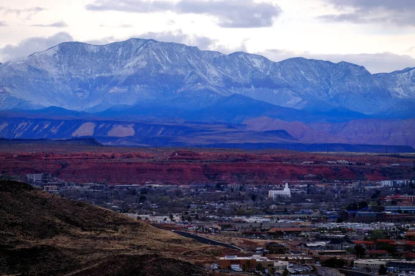 Pohled Údolí George Utah Mormon Lds Temple Červené Skály Zasněžené — Stock fotografie