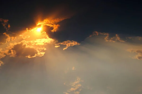 Rayons Soleil Brillants Travers Les Nuages Dans Ciel Symbolisant Espoir — Photo