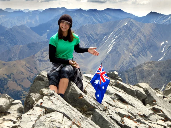 Chica excursionista cumbre montaña cima Australia — Foto de Stock